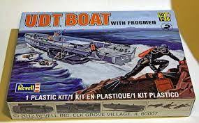 REVELL 1/35 UDT BOAT WITH FROGMEN