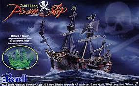 REVELL 1/72 CARIBBEAN PIRATE SHIP